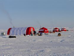 The ice camp of the Catlin Arctic Survey n°3